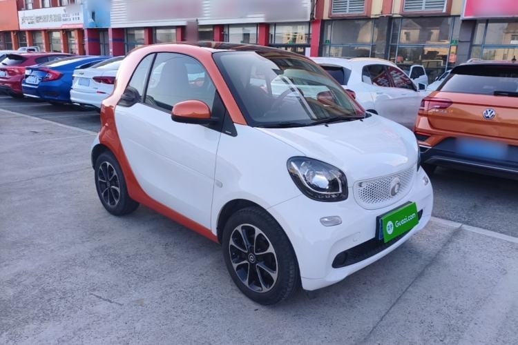 Used smart fortwo 2015 1.0L 52 kW Hardtop Passion Edition Front Right 45 Deg