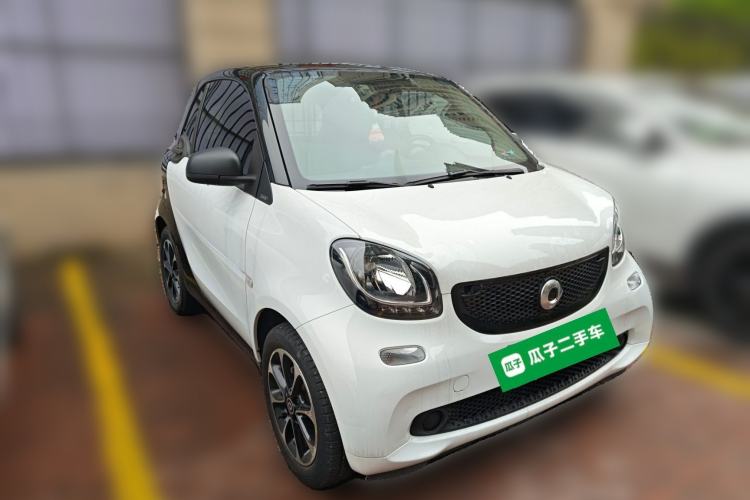 Used smart fortwo 2015 1.0L 52 kW Hardtop Passion Edition Front Right 45 Deg