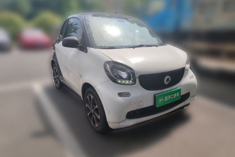 Used smart fortwo 2015 1.0L 52 kW Hardtop Passion Edition Front Right 45 Deg