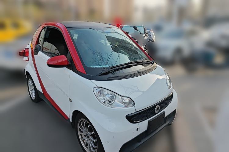Used smart fortwo 2015 1.0 MHD Comfort Travel Edition Front Right 45 Deg