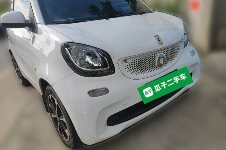 Used smart fortwo 2015 1.0L 52 kW Hardtop Passion Edition Front Right 45 Deg