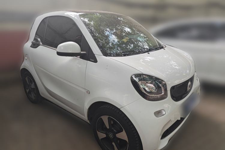 Used smart fortwo 2015 1.0L 52 kW Hardtop Passion Edition Front Right 45 Deg