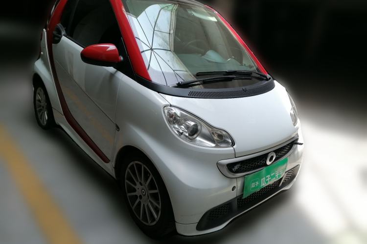 Used smart fortwo 2015 1.0 MHD Comfort Travel Edition Front Right 45 Deg