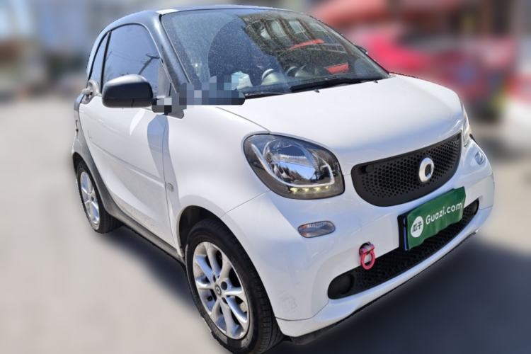 Used smart fortwo 2015 1.0L 52 kW hardtop Dynamic version Front Right 45 Deg