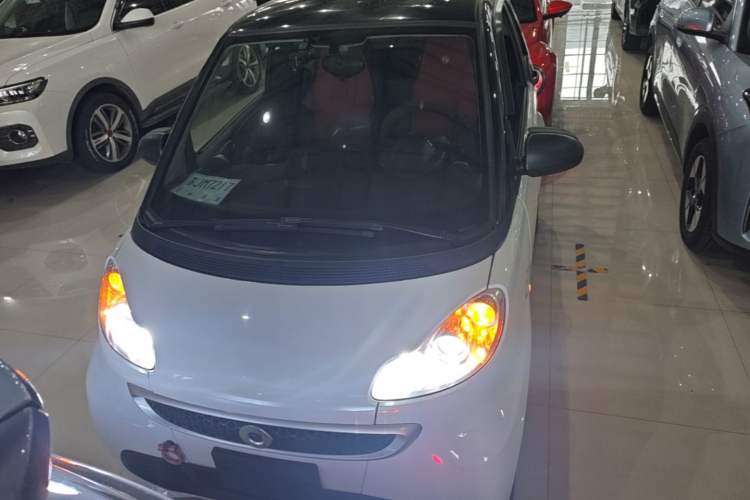 Used smart fortwo 2015 1.0 MHD Comfort Travel Edition Front