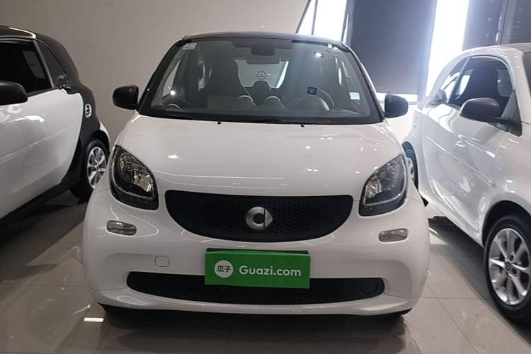 Used smart fortwo 2015 1.0L 52 kW hardtop Dynamic version Front