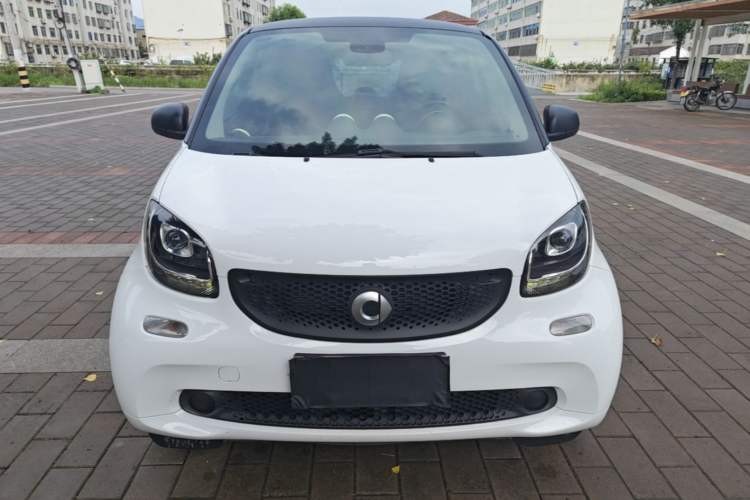 Used smart fortwo 2015 1.0L 52 kW hardtop Dynamic version Front