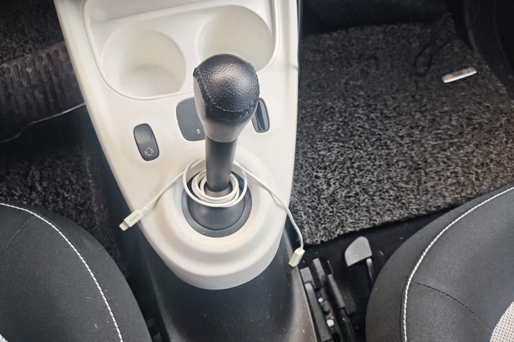 Used smart fortwo 2015 1.0L 52 kW Hardtop Passion Edition Gear Lever
