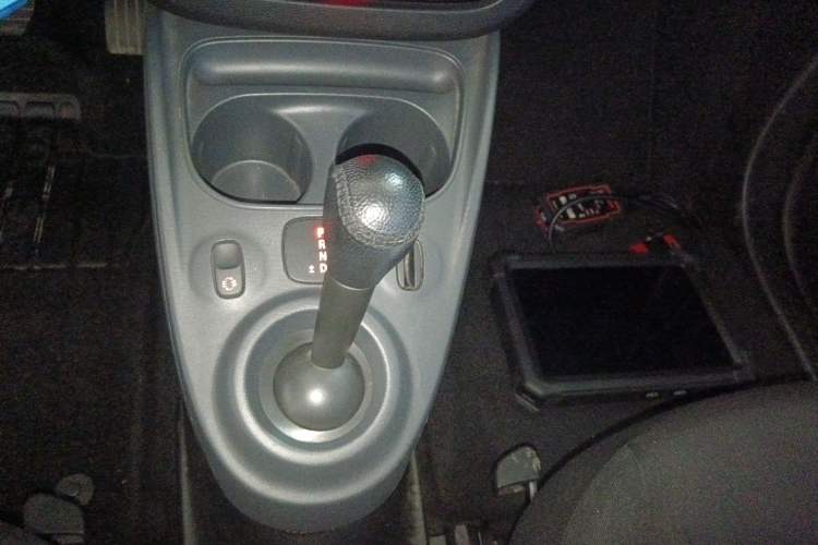 Used smart fortwo 2015 1.0L 52 kW hardtop Dynamic version Gear Lever