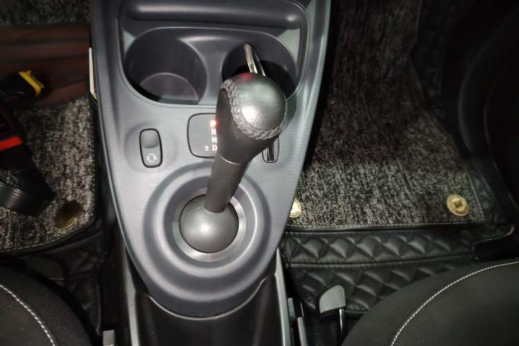 Used smart fortwo 2015 1.0L 52 kW Hardtop Passion Edition Gear Lever