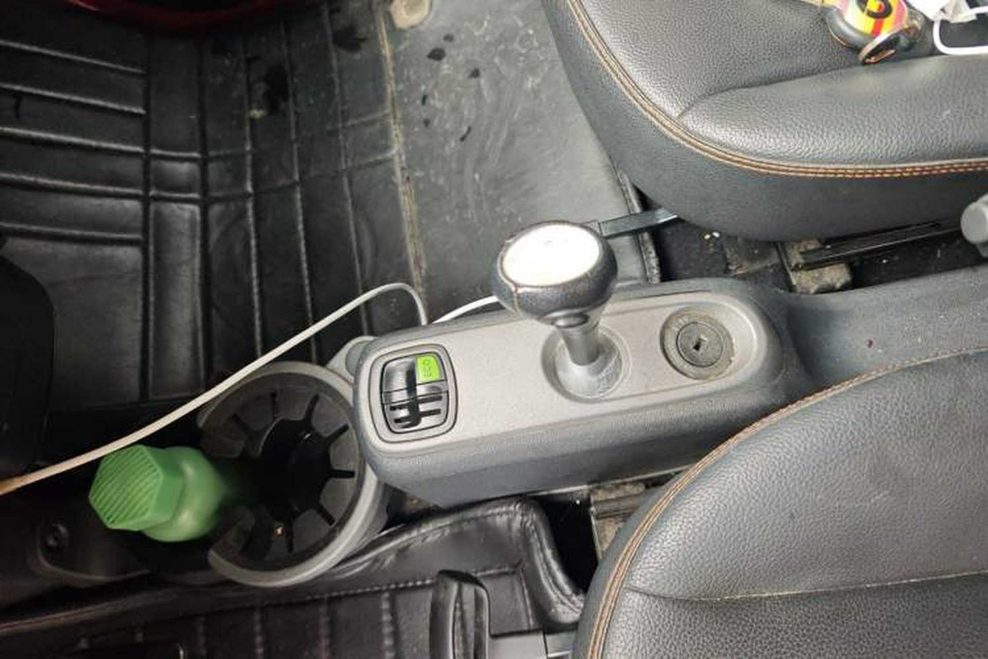 Used smart fortwo 2015 1.0 MHD Spark Special Edition Gear Lever