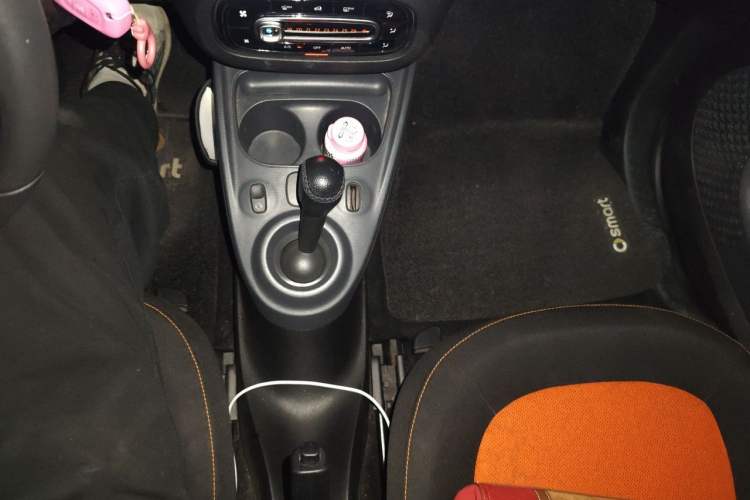 Used smart fortwo 2015 1.0L 52 kW Hardtop Passion Edition Gear Lever