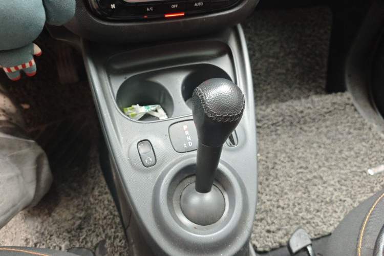 Used smart fortwo 2015 1.0L 52 kW Hardtop Passion Edition Gear Lever