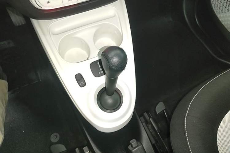 Used smart fortwo 2015 1.0L 52 kW Hardtop Passion Edition Gear Lever