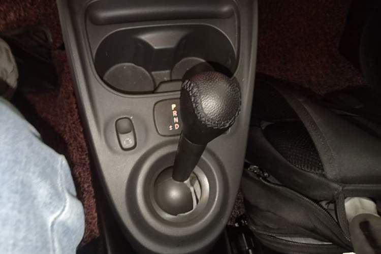 Used smart fortwo 2015 1.0L 52 kW hardtop Dynamic version Gear Lever