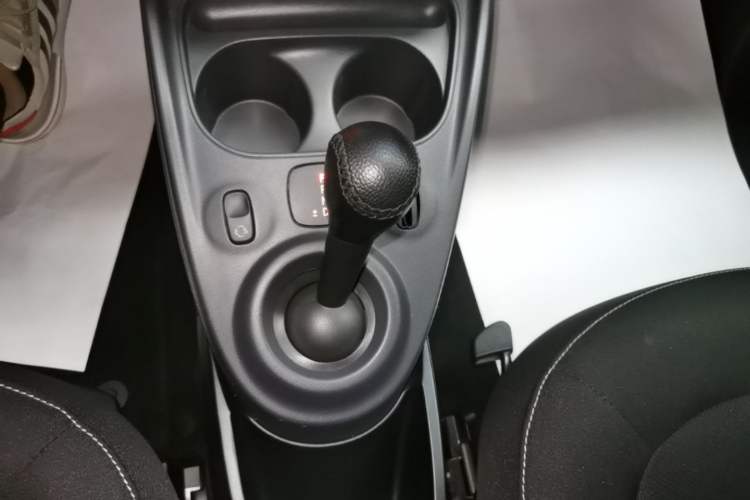 Used smart fortwo 2015 1.0L 52 kW Hardtop Passion Edition Gear Lever