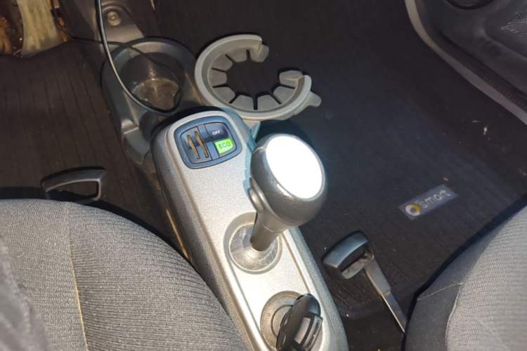 Used smart fortwo 2015 1.0 MHD Comfort Travel Edition Gear Lever