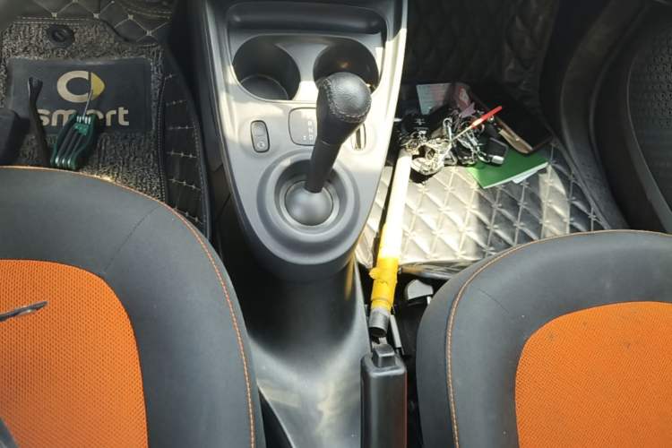 Used smart fortwo 2015 1.0L 52 kW Hardtop Passion Edition Gear Lever