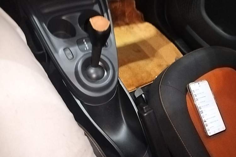 Used smart fortwo 2015 1.0L 52 kW Hardtop Passion Edition Gear Lever