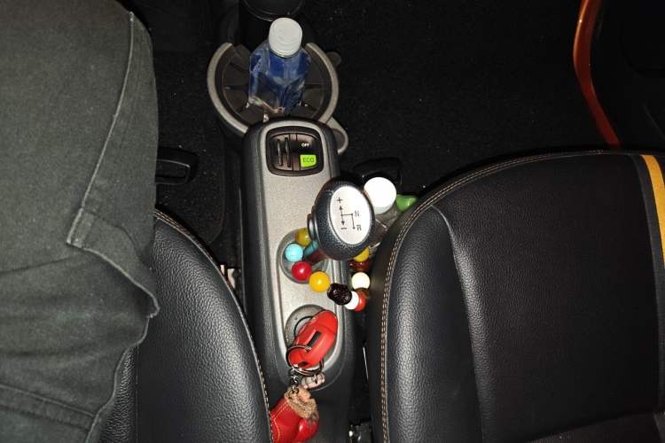 Used smart fortwo 2015 1.0 MHD Spark Special Edition Gear Lever