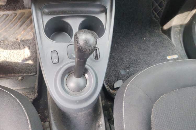 Used smart fortwo 2015 1.0L 52 kW Hardtop Passion Edition Gear Lever