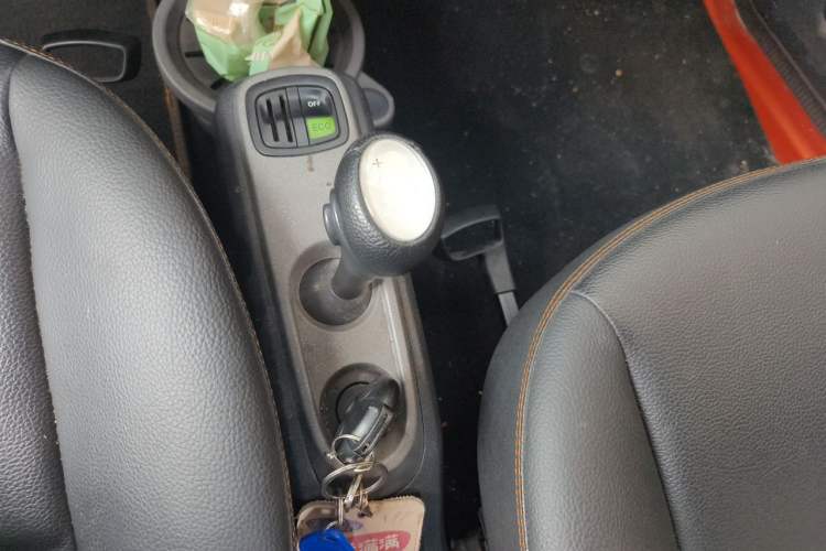 Used smart fortwo 2015 1.0 MHD Spark Special Edition Gear Lever