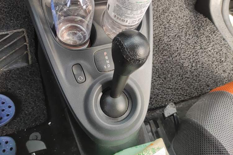 Used smart fortwo 2015 1.0L 52 kW Hardtop Passion Edition Gear Lever