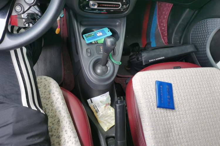 Used smart fortwo 2015 1.0L 52 kW hardtop Dynamic version Gear Lever