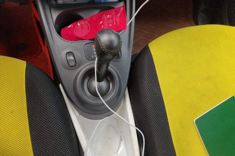 Used smart fortwo 2015 1.0L 52 kW hardtop Dynamic version Gear Lever