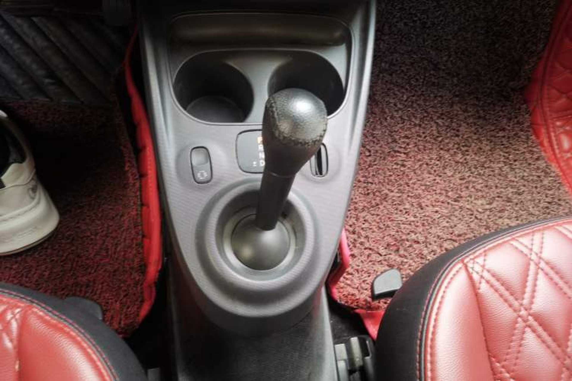 Used smart fortwo 2015 1.0L 52 kW hardtop Dynamic version Gear Lever
