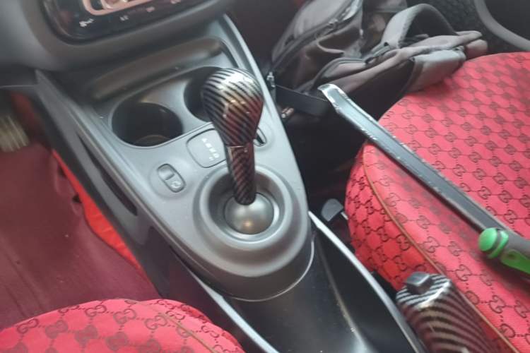 Used smart fortwo 2015 1.0L 52 kW hardtop Dynamic version Gear Lever