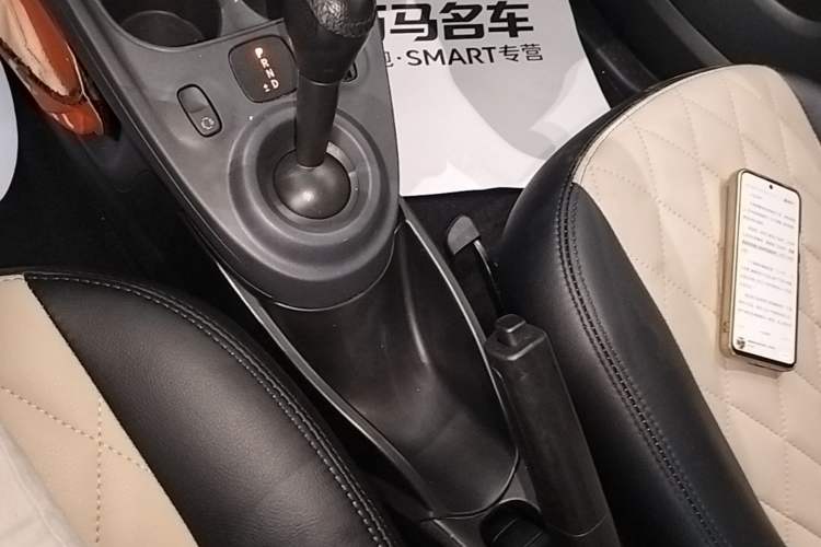 Used smart fortwo 2015 1.0L 52 kW hardtop Dynamic version Gear Lever