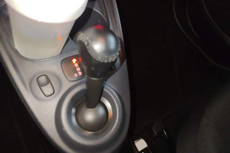Used smart fortwo 2015 1.0L 52 kW hardtop Dynamic version Gear Lever