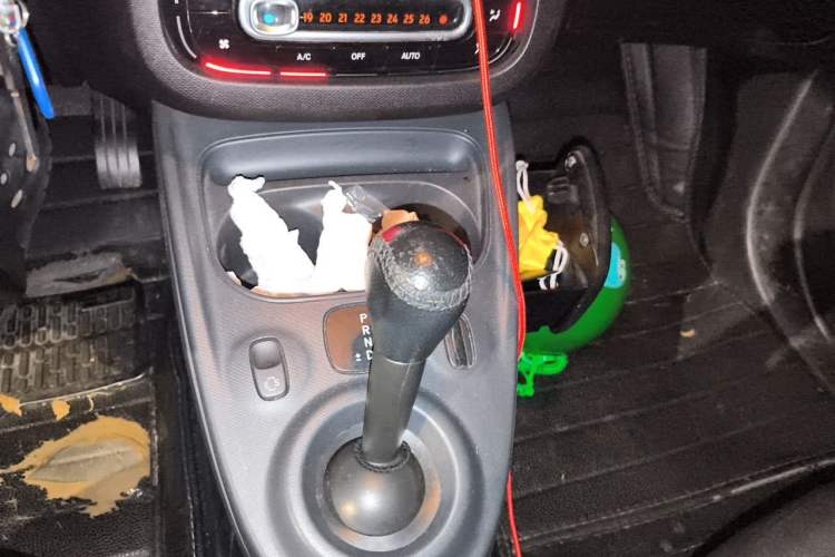 Used smart fortwo 2015 1.0L 52 kW hardtop Dynamic version Gear Lever