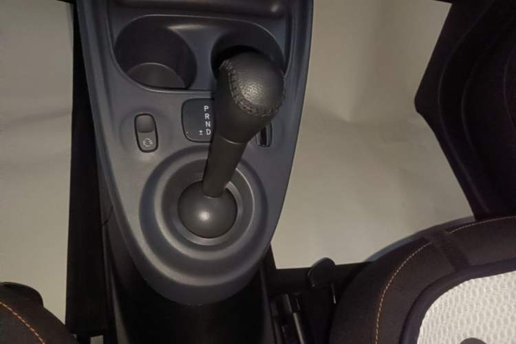 Used smart fortwo 2015 1.0L 52 kW Hardtop Passion Edition Gear Lever
