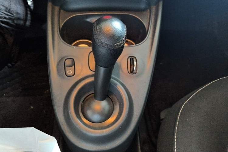 Used smart fortwo 2015 1.0L 52 kW Hardtop Passion Edition Gear Lever