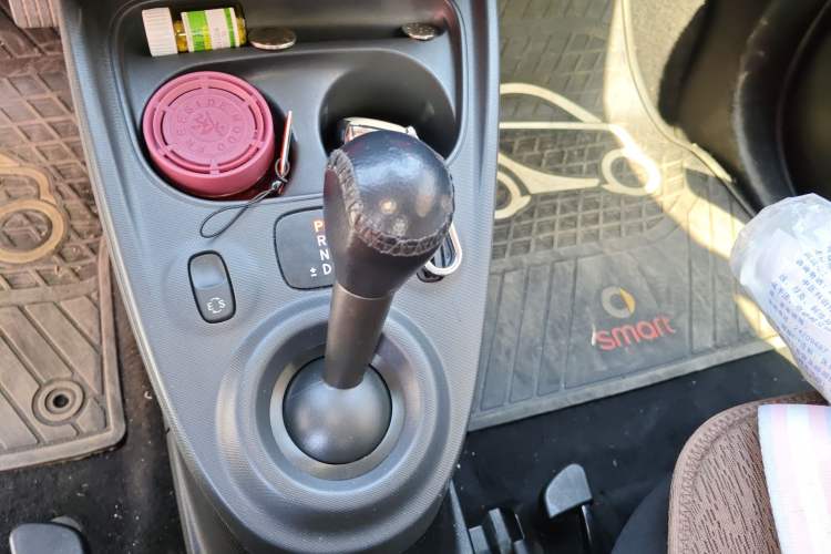 Used smart fortwo 2015 1.0L 52 kW hardtop Dynamic version Gear Lever