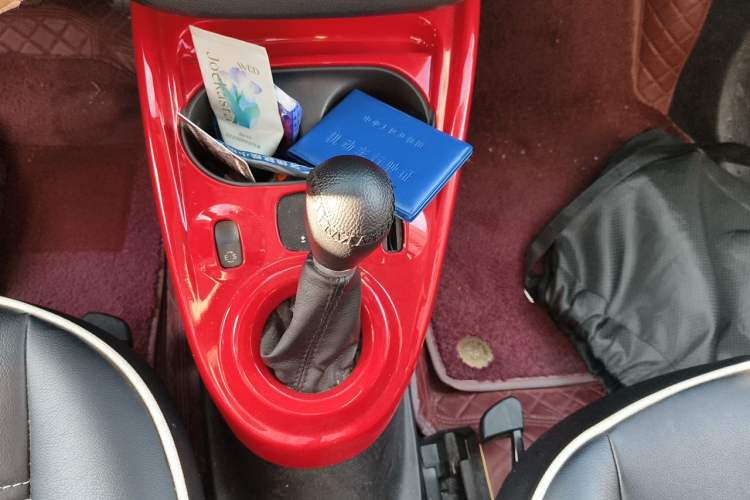 Used smart fortwo 2015 1.0L 52 kW hardtop Dynamic version Gear Lever