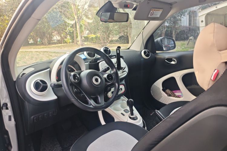 Used smart fortwo 2015 1.0L 52 kW Hardtop Passion Edition Headliner