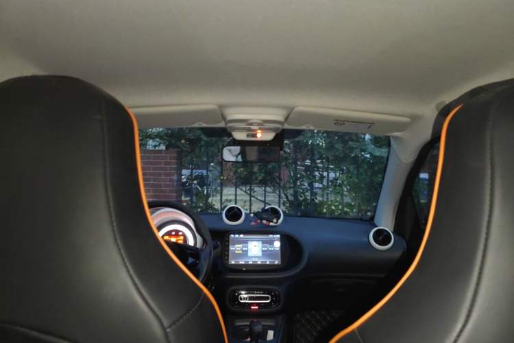 Used smart fortwo 2015 1.0L 52 kW hardtop Dynamic version Headliner