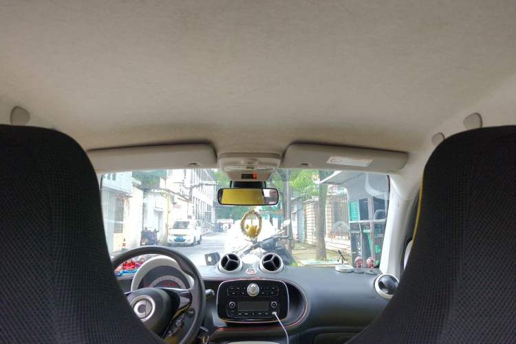 Used smart fortwo 2015 1.0L 52 kW hardtop Dynamic version Headliner