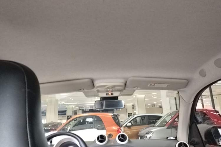 Used smart fortwo 2015 1.0L 52 kW hardtop Dynamic version Headliner