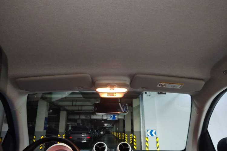 Used smart fortwo 2015 1.0L 52 kW hardtop Dynamic version Headliner