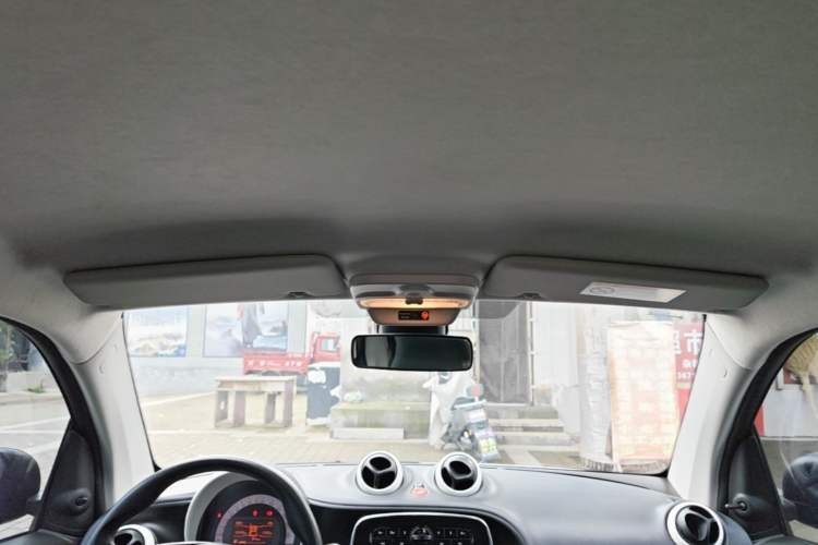 Used smart fortwo 2015 1.0L 52 kW hardtop Dynamic version Headliner
