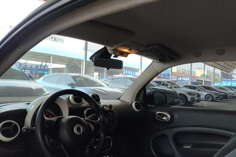 Used smart fortwo 2015 1.0L 52 kW hardtop Dynamic version Headliner