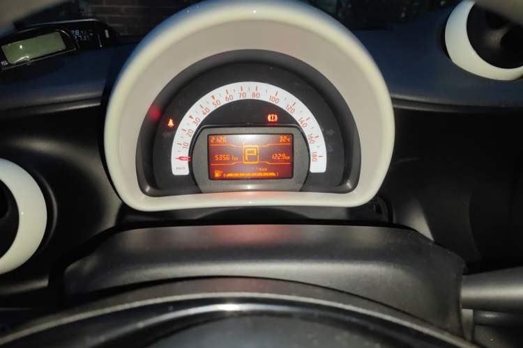 Used smart fortwo 2015 1.0L 52 kW hardtop Dynamic version Instrument Cluster