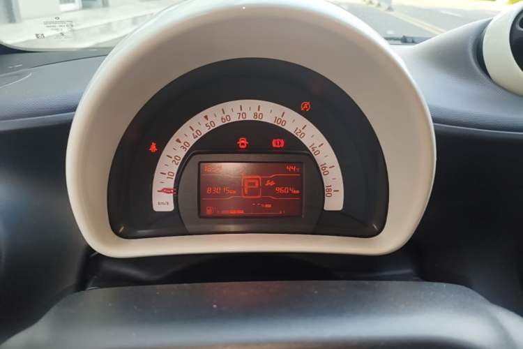 Used smart fortwo 2015 1.0L 52 kW hardtop Dynamic version Instrument Cluster