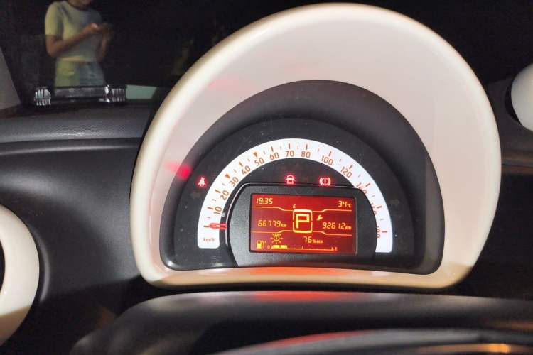 Used smart fortwo 2015 1.0L 52 kW hardtop Dynamic version Instrument Cluster