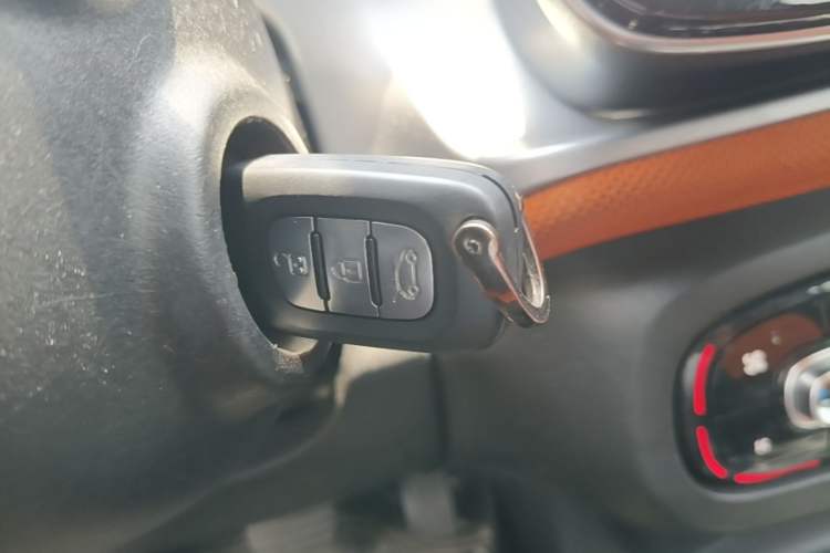 Used smart fortwo 2015 1.0L 52 kW Hardtop Passion Edition Interior 1