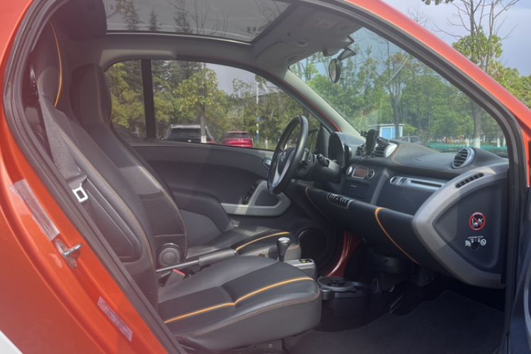 Used smart fortwo 2015 1.0 MHD Spark Special Edition Interior 1